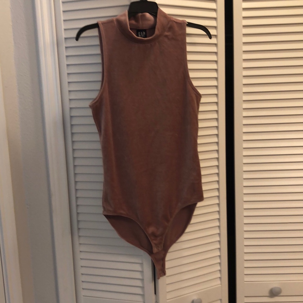Bodysuit velvet rose colored.